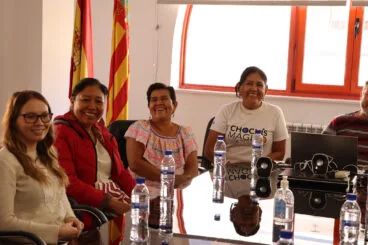 la realidad de mujeres artesanas de bolivia llega a teulada moraira con el fons valencia per la solidaritat