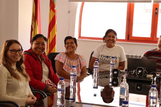 Imagen: La realidad de mujeres artesanas de Bolivia llega a Teulada Moraira con el Fons Valencià per la Solidaritat