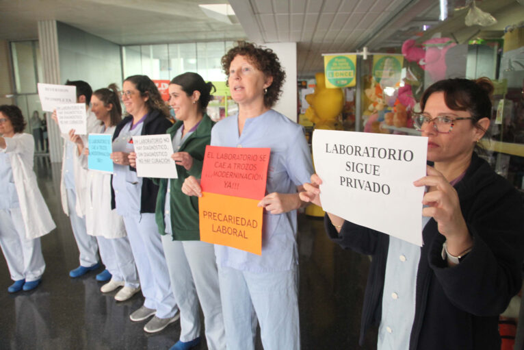 Los sanitarios reivindican en el Hospital de Dénia la subrogación del servicio del laboratorio