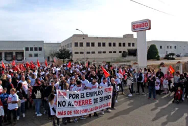 manifestacion convocada por los trabajadores de la fabrica bimbo el verger