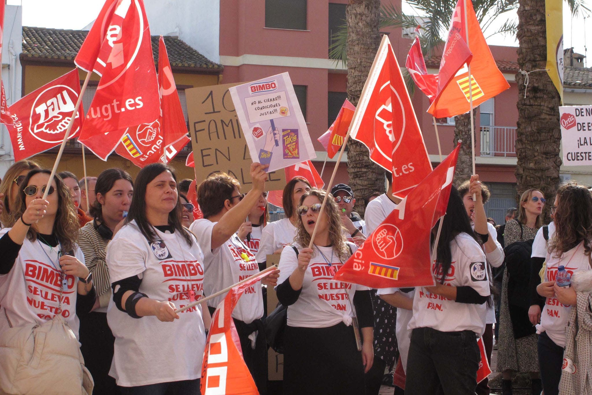 manifestacion por el cierre de la fabrica bimbo en el verger