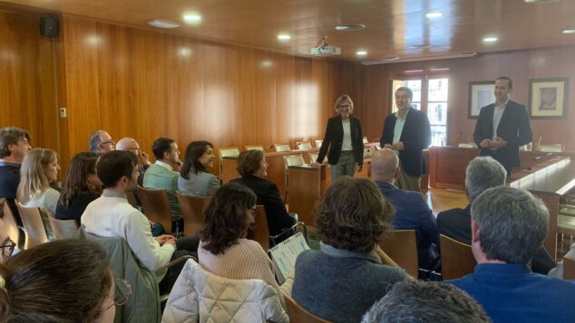 Imagen: Marciano Gómez, conseller de Sanidad, se reúne con los alcaldes de la Marina Alta