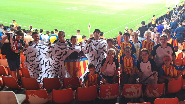 Miembros de la Penya Valencianista Laguar