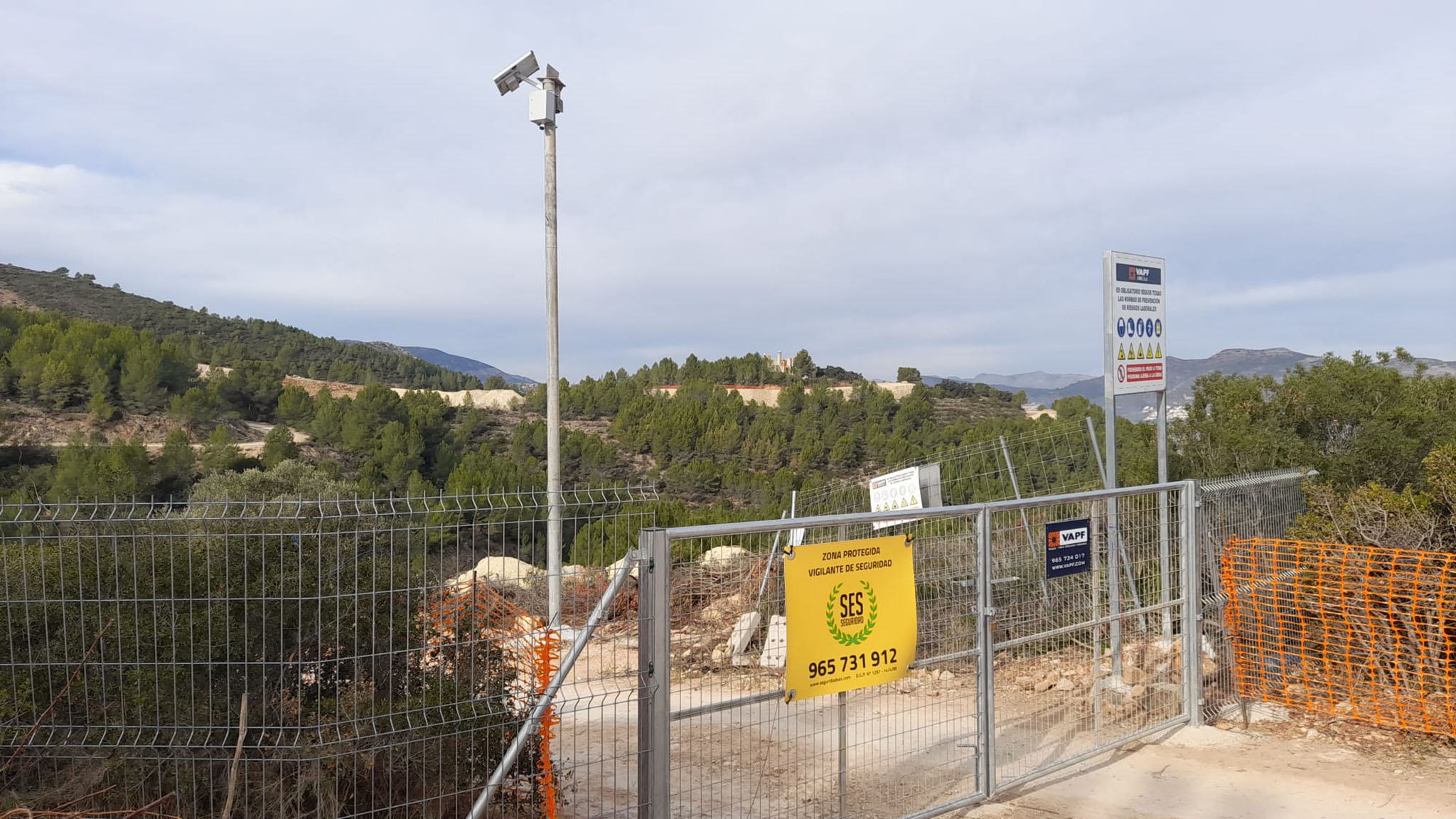 Terrenos vallados por la constructora del PAI Medina Llíber