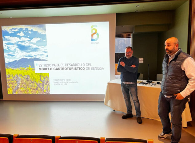 Imagen: Vicent Martin y Jorge Ivars en la presentacion del modelo gastroturístico de Benissa