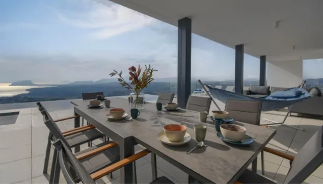 zona de comedor en el exterior para disfrutar del buen clima