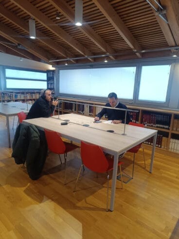 Arturo Poquet llamando a los ganadores de los premios