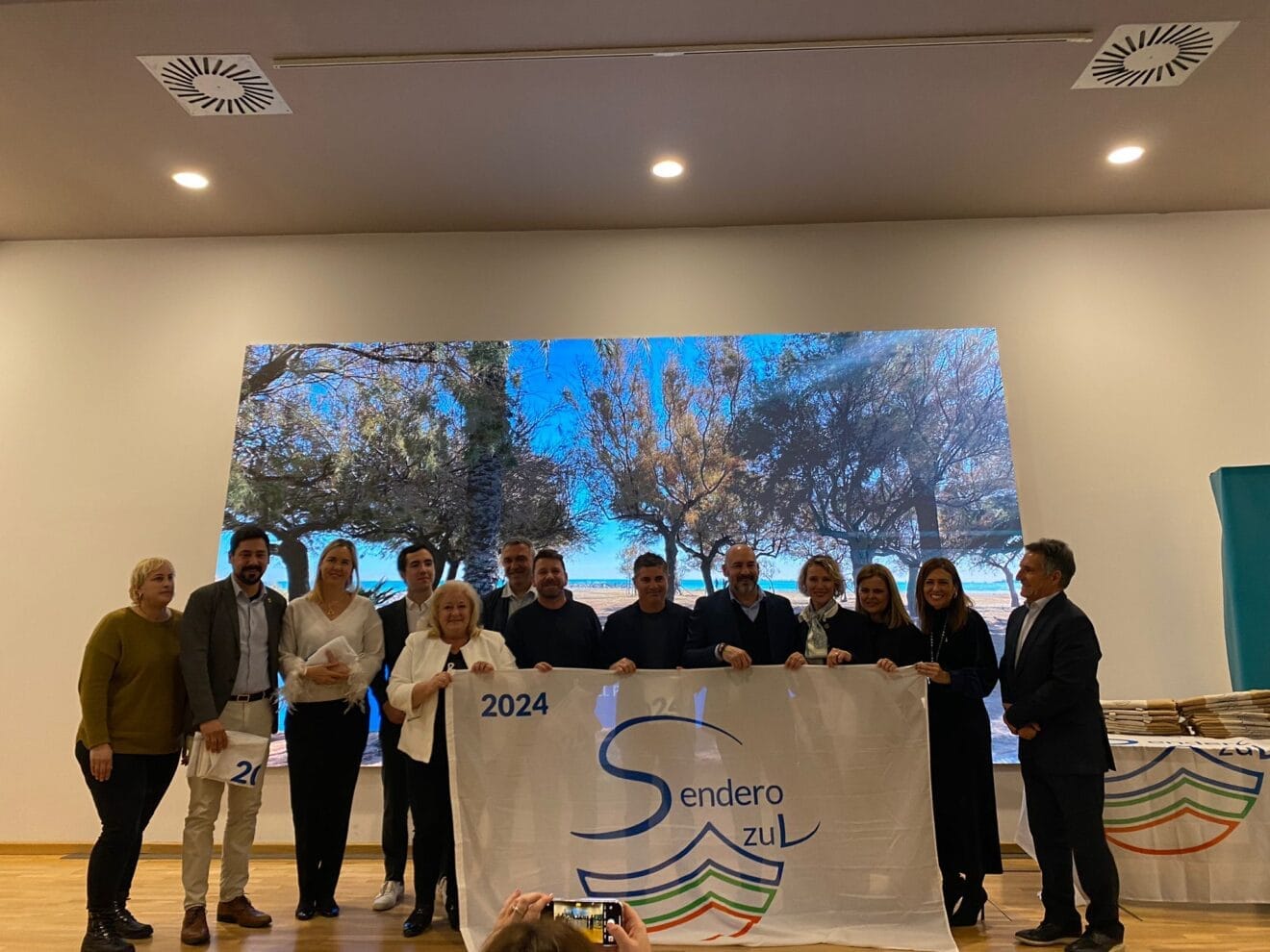 Acto de entrega distintivo a Calp de senderos azules en las Rozas