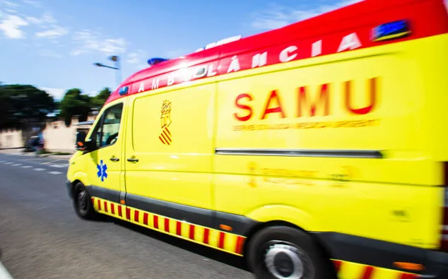 Dos jóvenes resultan heridos en un accidente de tráfico en el municipio de Ondara 1 Imagen: Equipo de SAMU