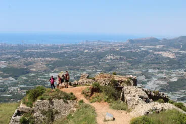 Excursionistas en el Fort de Bèrnia