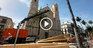 Imagen de la Basílica Puríssima Xiqueta i Sant Pere Apòstol y los pináculos que la completan