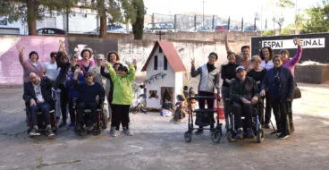 la asociacion obrint cami de pego en la planta de su decima falla
