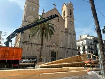 La Basílica Puríssima Xiqueta i Sant Pere Apòstol esperando a recibir las agujas