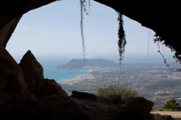 La vista desde dentro del Forat de Bèrnia