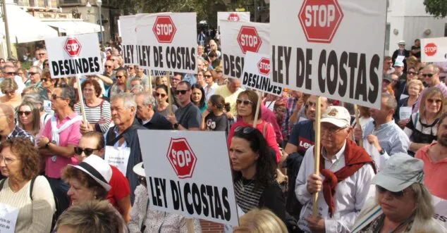 Imagen: Manifestación por la ley de Costas en Dénia en 2023