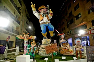 Monumento grande de la Falla Campaments  de Dénia en 2024