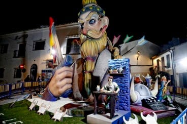 Monumento grande de la Falla Les Roques de Dénia en 2024