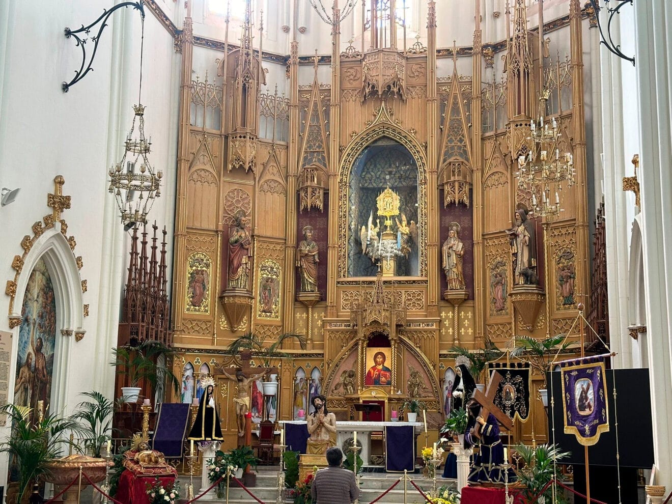 Nuevo tapiz del altar de la imagen de la Puríssima Xiqueta de Benissa