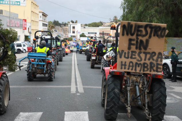 Imagen: Pancartas y tractores reunidos en Benissa