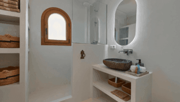 Relájate en este baño moderno y minimalista