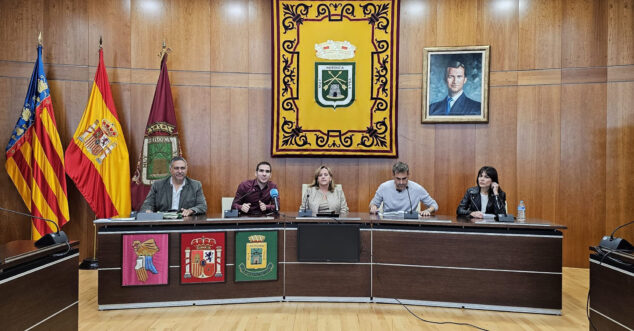 Imagen: Reunión del Ayuntamiento de Calp con representantes de Compromís sobre el Pla Edificant paralizado