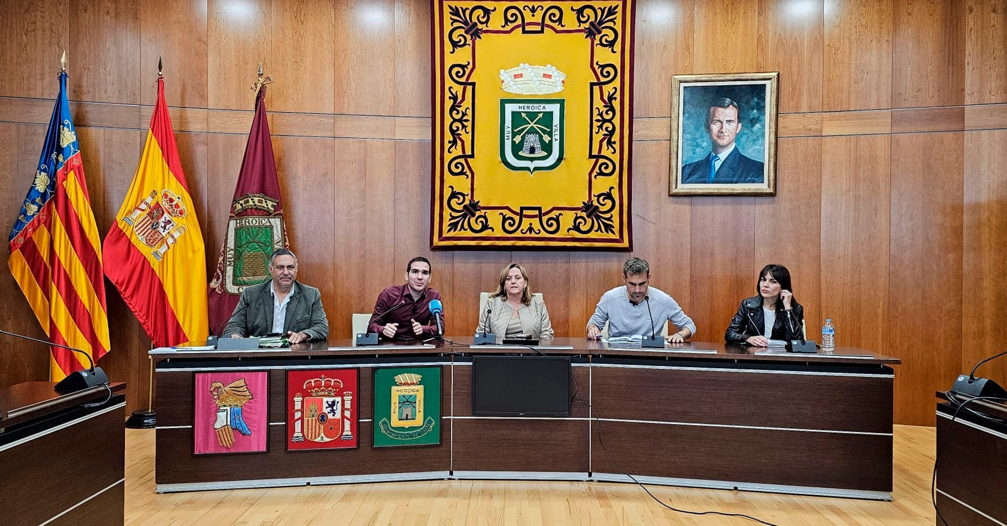 reunion del ayuntamiento de calp con representantes de compromis sobre el pla edificant paralizado