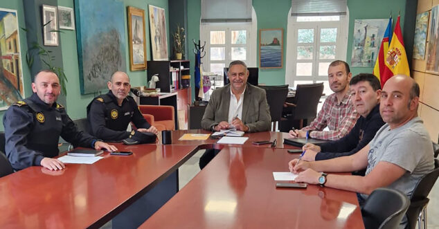 Image: Meeting for the Easter police device in Calp