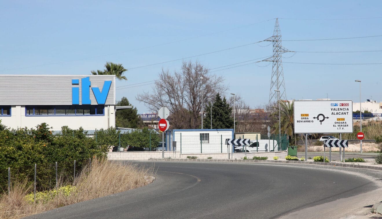 Servicio de ITV en Ondara (archivo)