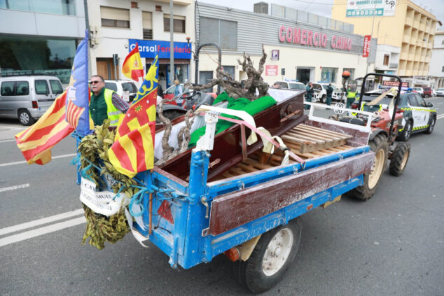 Imagen: Vehículo de la tractorada convocada en Benissa hasta Dénia