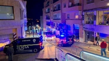 Agentes de la policía y Bomberos en el suceso en Calp