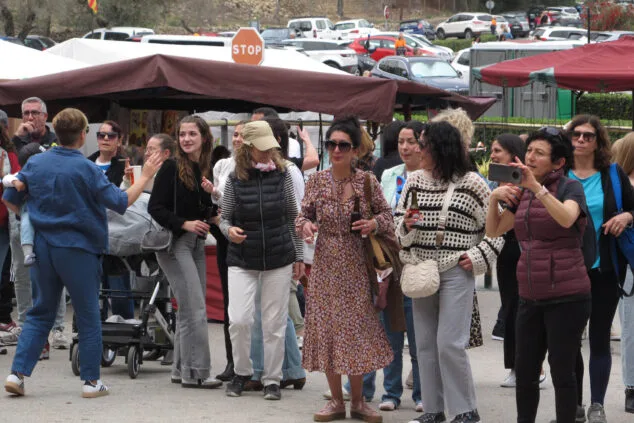 La Fireta de Sant Vicent de Benidoleig supera con éxito el primer día 9 ambiente de la fireta de sant vicent de benidoleig 2024 11