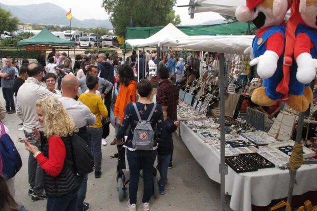 La Fireta de Sant Vicent de Benidoleig supera con éxito el primer día 11 ambiente de la fireta de sant vicent de benidoleig 2024 13