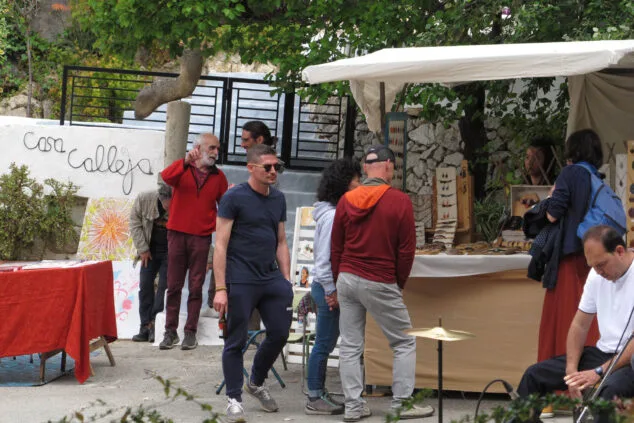 La Fireta de Sant Vicent de Benidoleig supera con éxito el primer día 22 ambiente de la fireta de sant vicent de benidoleig 2024 24