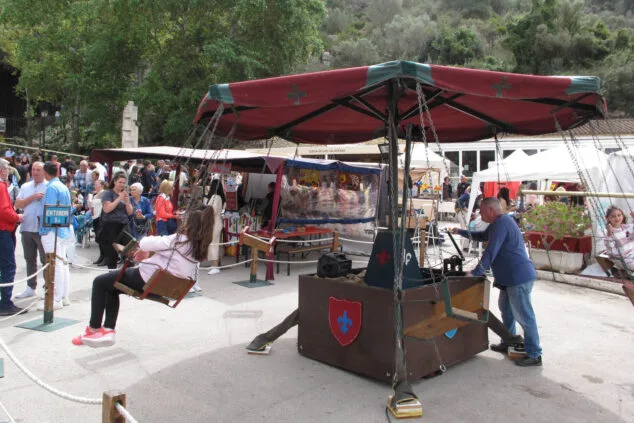 La Fireta de Sant Vicent de Benidoleig supera con éxito el primer día 27 ambiente de la fireta de sant vicent de benidoleig 2024 30
