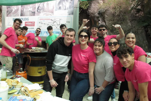 La Fireta de Sant Vicent de Benidoleig supera con éxito el primer día 28 ambiente de la fireta de sant vicent de benidoleig 2024 31