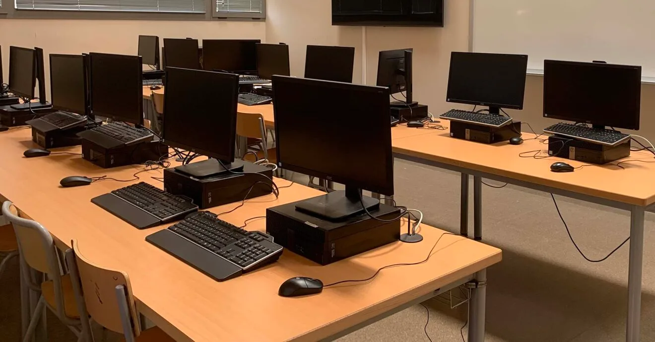Aula de informática en Dénia (archivo)