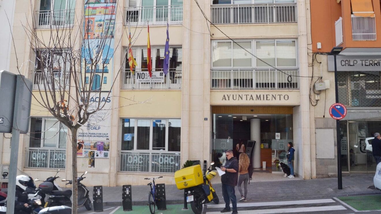 Ayuntamiento de Calp desde la calle