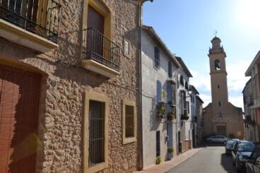 Calle de l’Atzúbia y la iglesia de Sant Vicent Ferrer