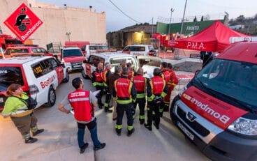 Efectivos en el incendio forestal de Tàrbena