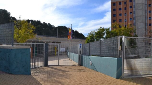 Imagen: Entrada del CEIP Mediterrani Calp