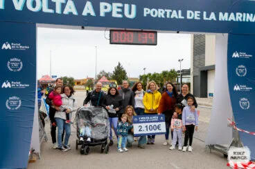 Entrega del cheque solidario a LUDAI