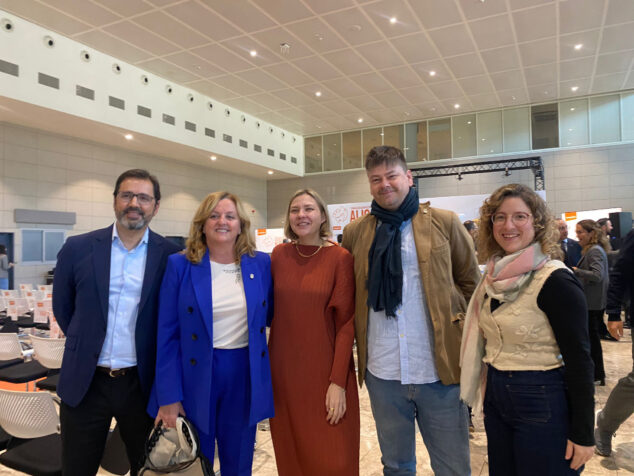 Imagen: Equipo de gobierno de Calp en la presentación de la nueva aerolínea