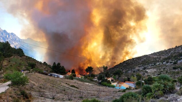 Imagen: Fuego en Coll de Rates-Tàrbena