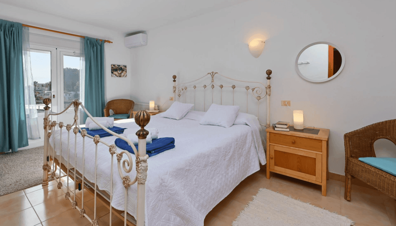 Habitación amplia con balcón privado