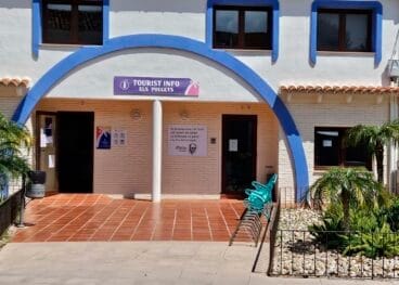 Homenaje a Vicent Andrés Estellés en la oficina de Turismo de Els Poblets