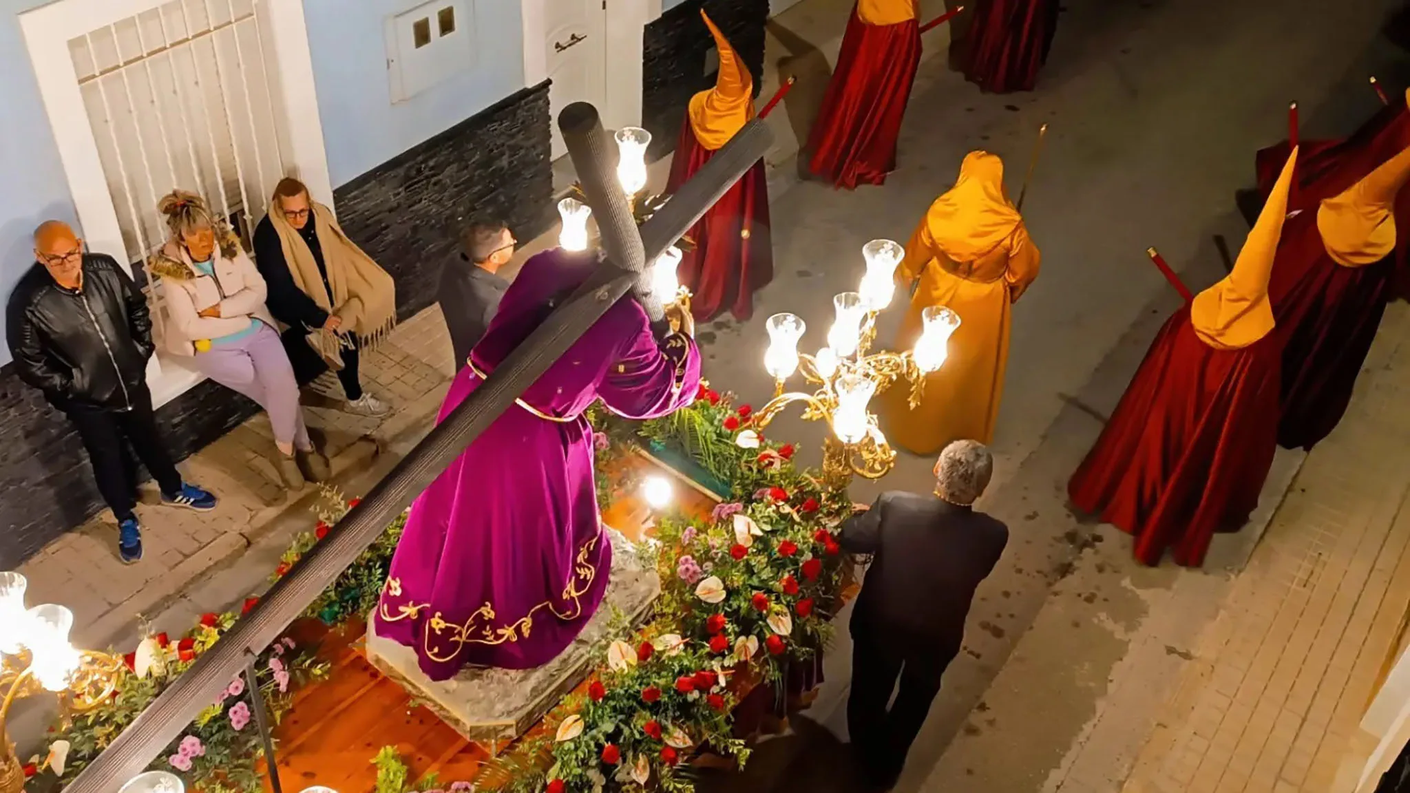 imagen en procesion en la semana santa de ondara