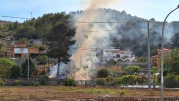 Incendio reavivado de una quema en Pedreguer