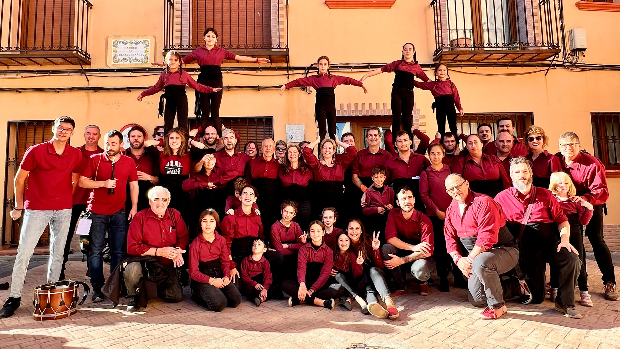 la muixeranga de segaria en su ultima actuacion en la vall debo