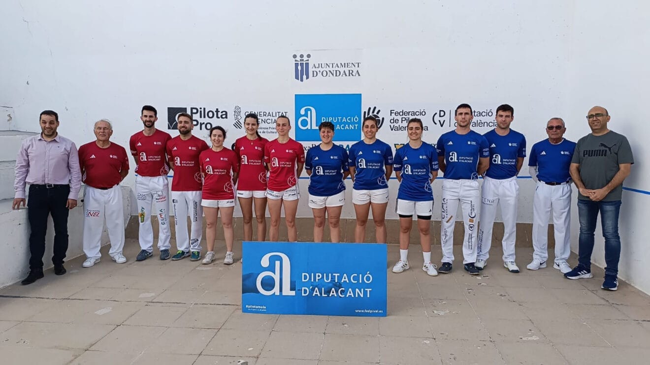 Los cuatro equipos de la Federación de Pelota Valenciana en el Trinquet Ondara
