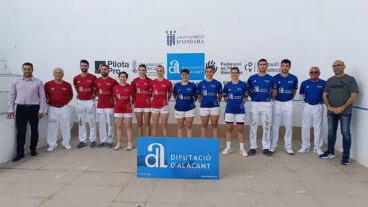 Los cuatro equipos de la Federación de Pelota Valenciana en el Trinquet Ondara